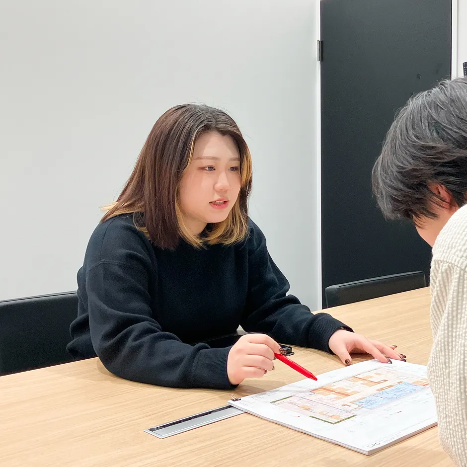 打ち合わせをする様子