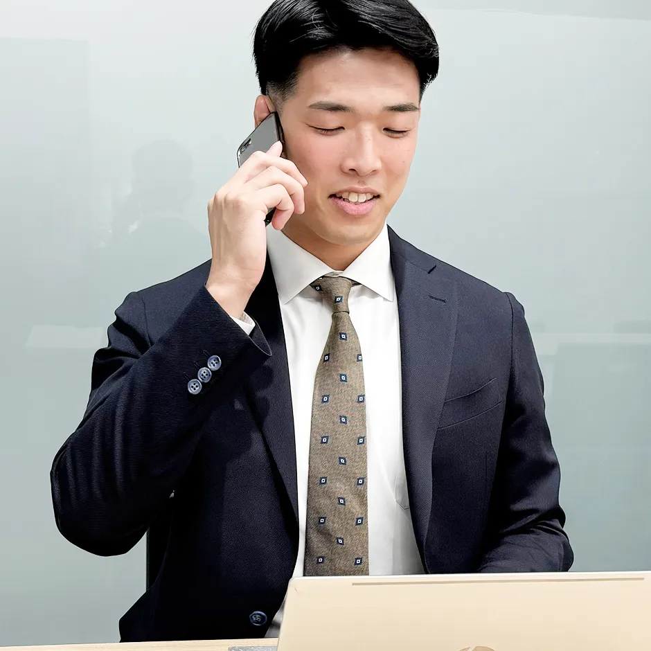 電話をかける様子